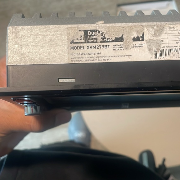 Dual Touchscreen radio - Picture 4 of 4